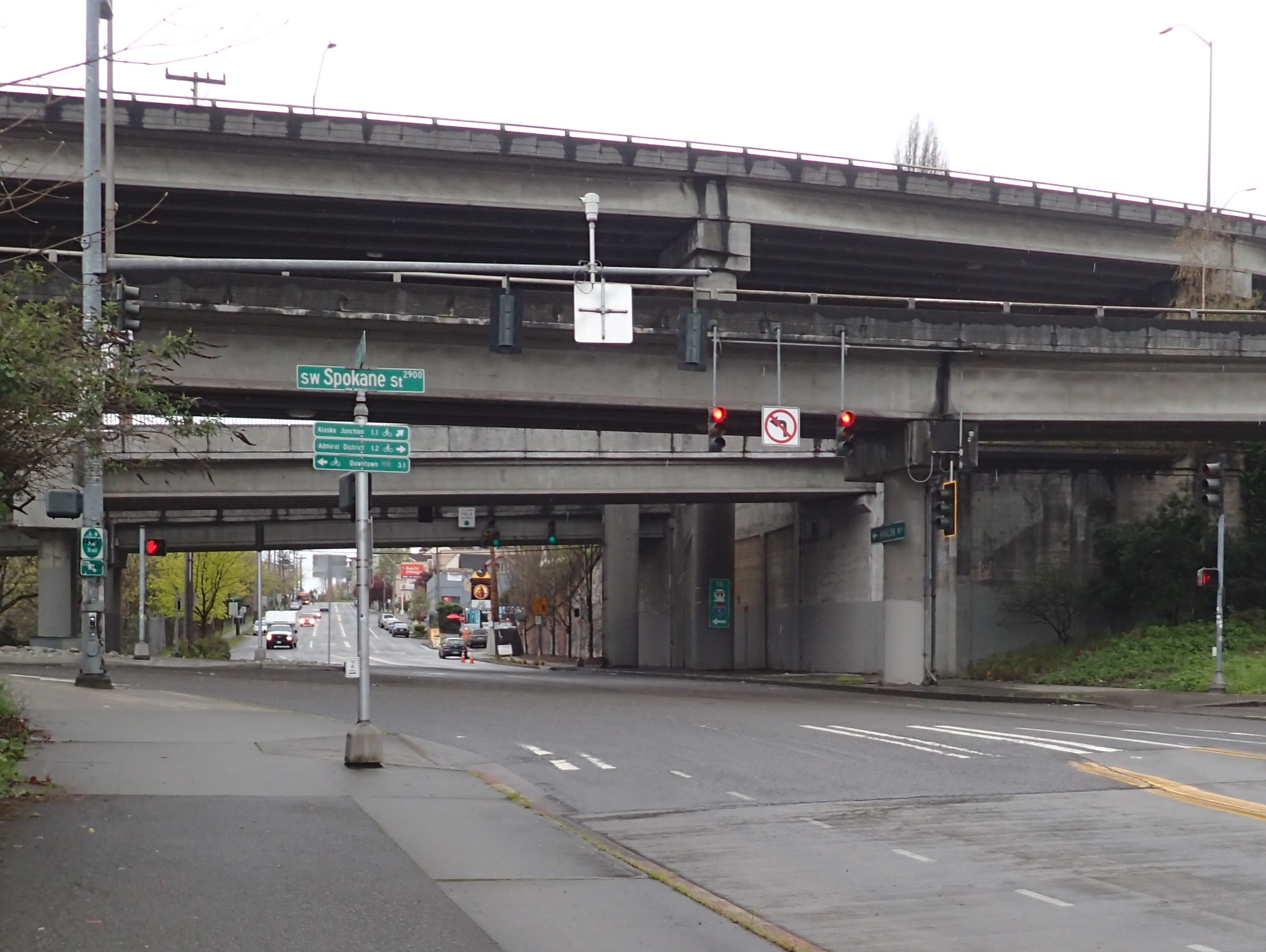 Harbor Ave SW and SW Spokane St prior to construction, looking south