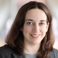 Allie has shoulder-length brown hair.