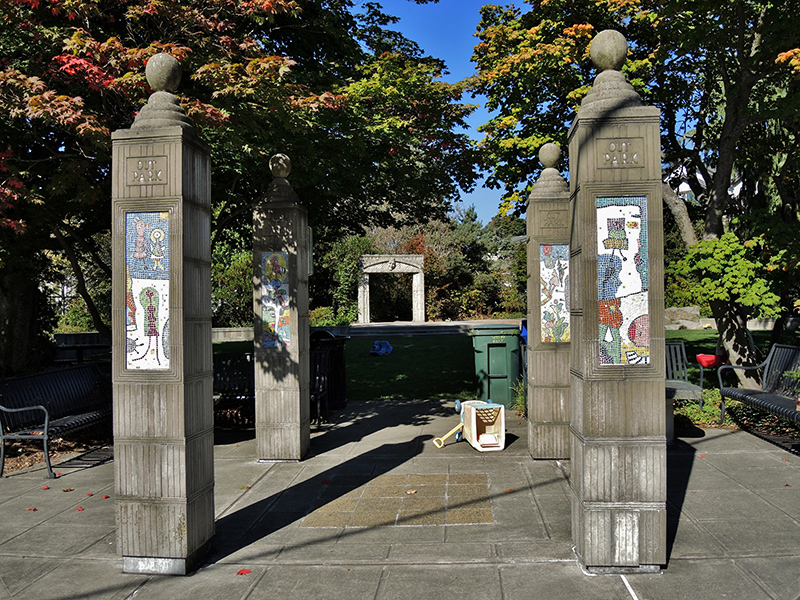 Decorative pillars at 6th Ave Pocket Park