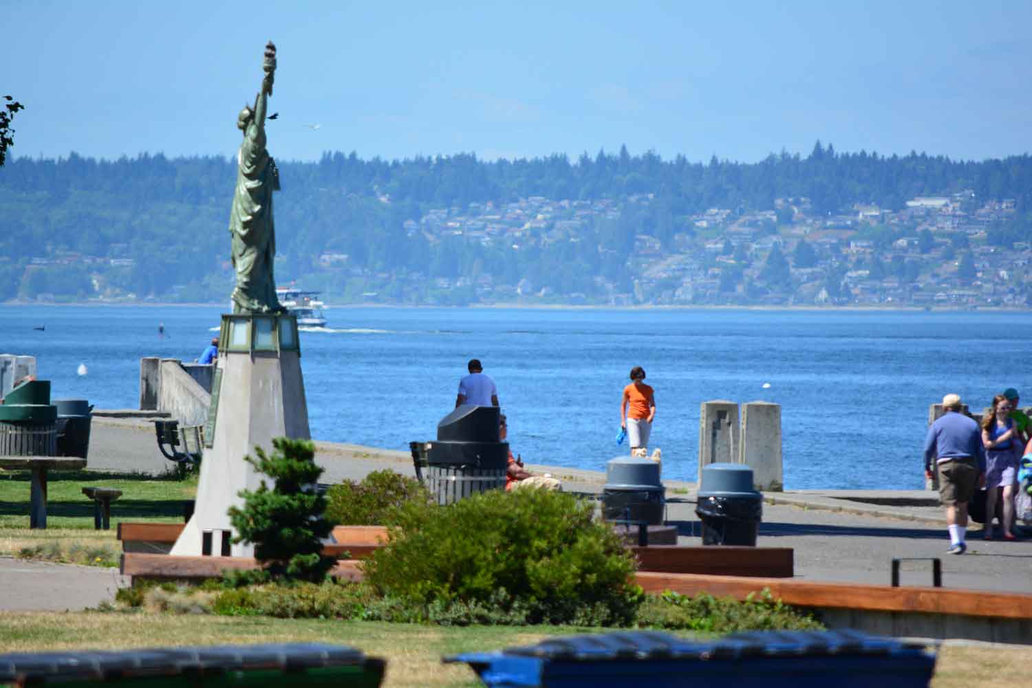 Statue of Liberty replica at Alki Beach Park photo by Laurel Mercury 