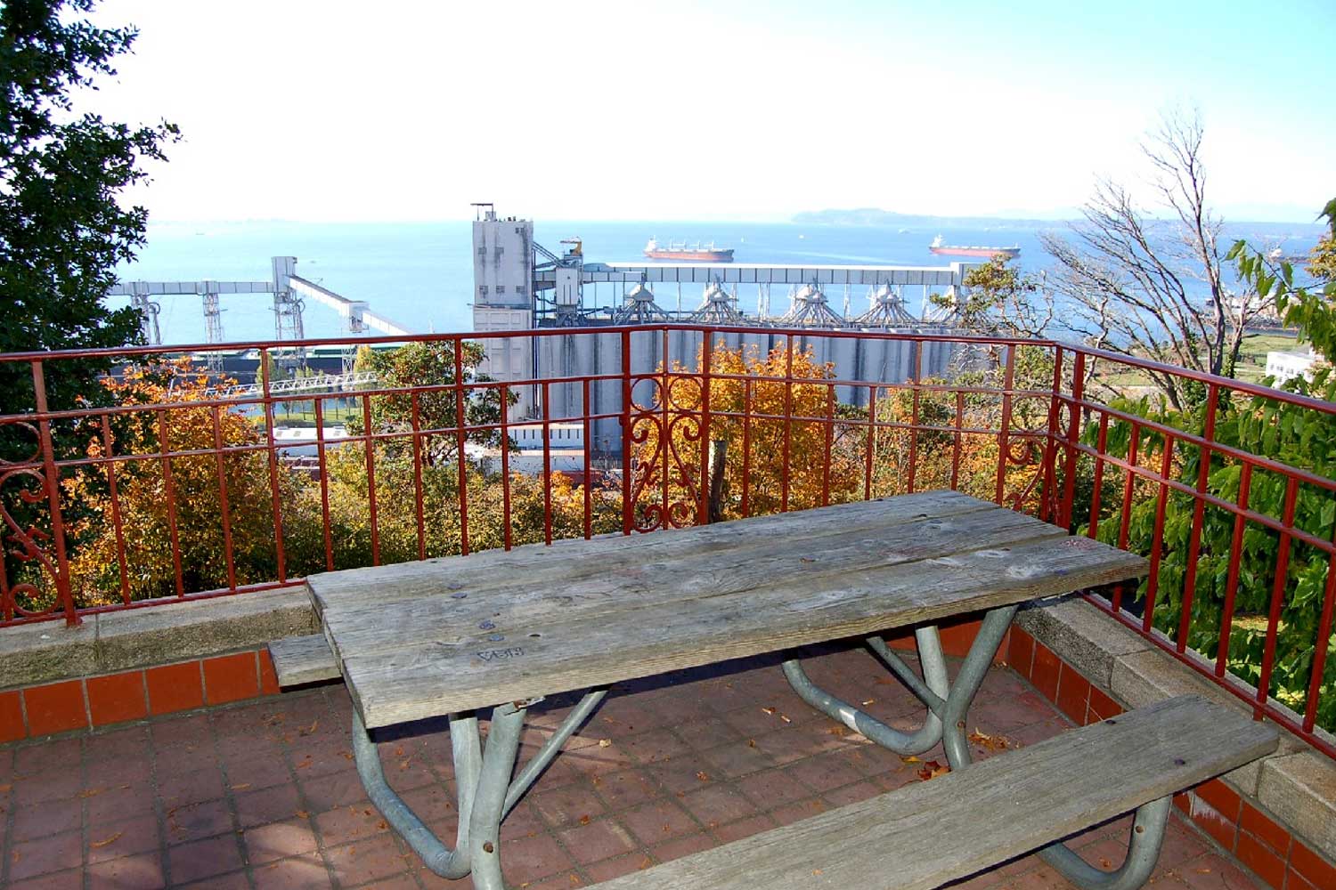 Kinnear Park view of grain silos - photo by Laurel Mercury
