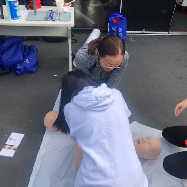 Amy Xu providing CPR education to students at Seattle World School.
